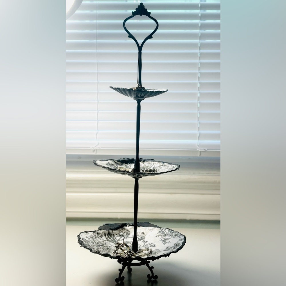 Handmade 3 Tier Scallop Shell Jewelry Stand With Black Rose Decoupage design - Picture 8 of 9